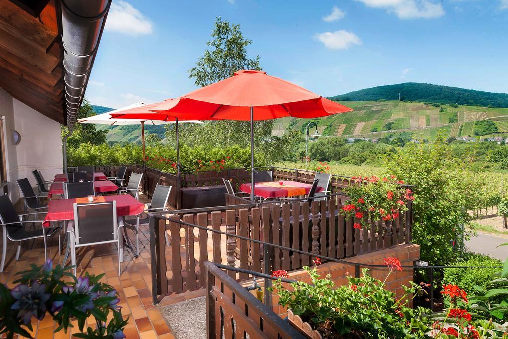 Pension Und Weingut Moselblick Brauneberg Bagian luar foto